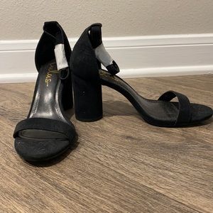 Black heels NEVER WORN